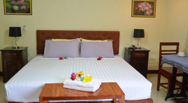 Home Stay Stc Bed & Breakfast, Varaa Hotelli Hotellit North-Eastern Thailand pysäköinnillä, Pysäköinti