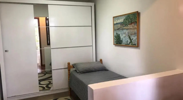 Charming Home 2 min. from Barigui Park, Забронировать Отель Куритиба Парана, рядом с Парк Баригуи