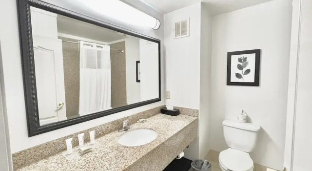 Двухместный номер Standard Country Inn & Suites by Radisson, Emporia, VA