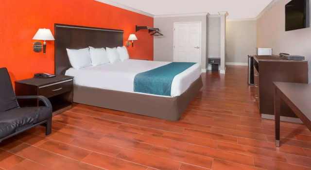 Howard Johnson Orange, Κράτηση Ξενοδοχείο Orange Orange