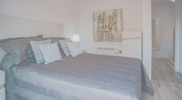 Beautiful 3-bed House With Communal Pool