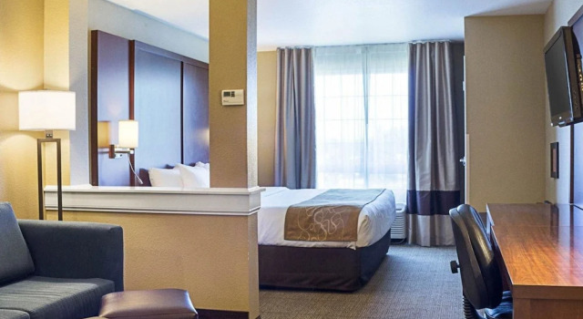 Люкс Comfort Suites Minot South