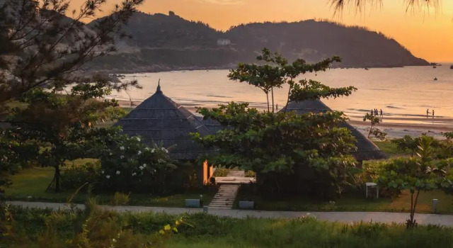 Бунгало рядом с пляжем Crown Retreat Quy Nhon Resort