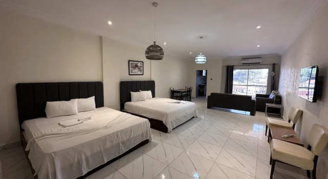 Семейный номер Standard Apartments Plaza Hotel