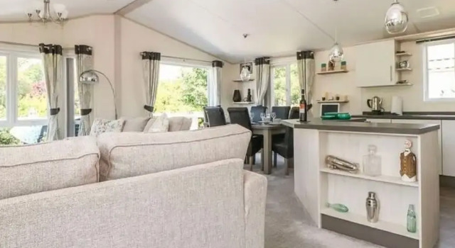 Lavish Holiday Home in Saint Leonards With Swimming Pool