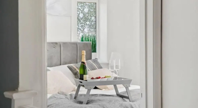 Impeccable Apartment in Bletchley Milton Keynes, Varaa Huoneisto Asunnot kohteessa Merseyside, Huoneisto