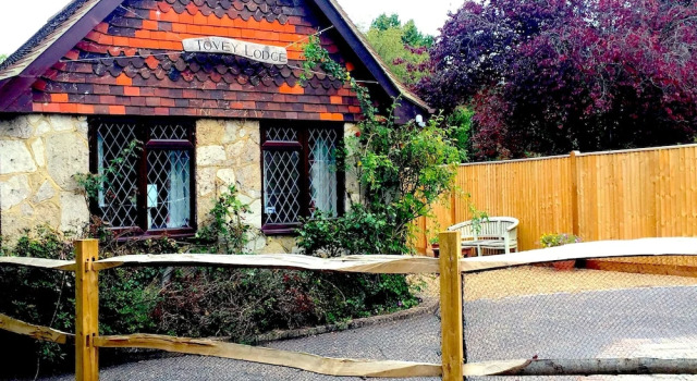 Коттедж Tovey Lodge