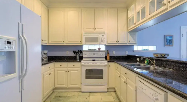 Quiet Townhome Close to Beach With Private Pool!