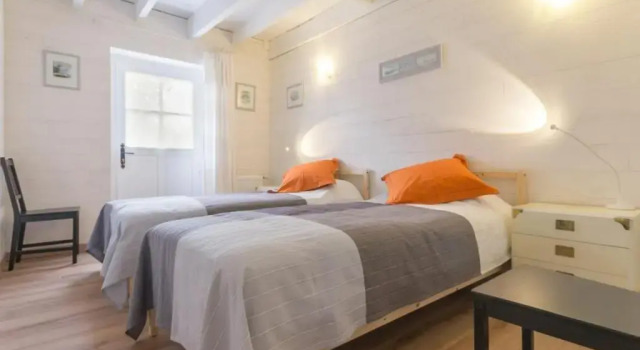 Voici un titre accrocheur et concis pour lannonce : **"Charmante longère bretonne avec grand jardin privatif, proche plages et sites touristiques"** - FR-1-306-841, Reserva ahora Hotel Donges 
