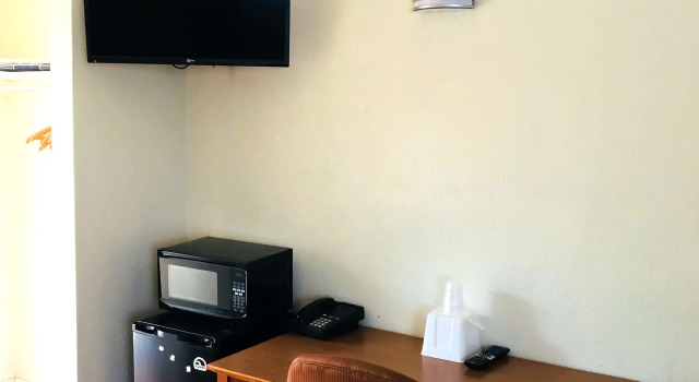 Четырёхместный номер Standard Americas Best Value Inn Visalia