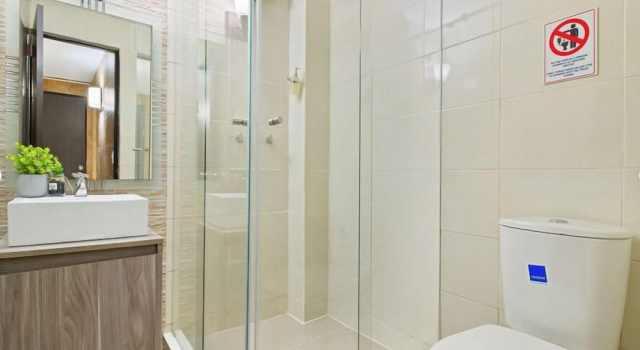 Апартаменты 5 Bedroom - 1 Block from Lleras - P2