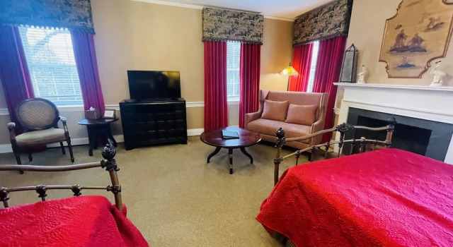 Номер Royal Excelsior at the Manor House