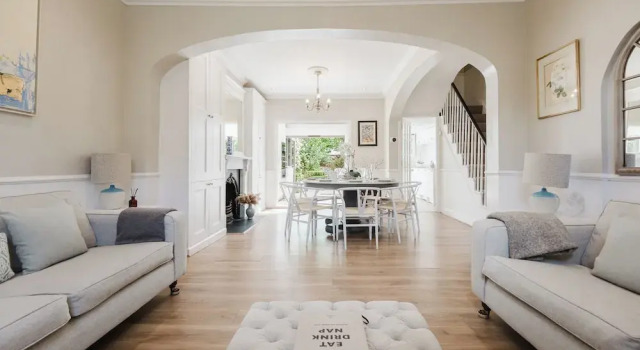 Stylish Townhouse Annexe Cheltenham, Забронировать Дом для отпуска Виллы Челтнем, рядом с Jonny-Rocks Stadium, Вилла