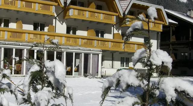 Hotel Residence Olympia, Забронировать Отель Отели Сарентино с парковкой, Парковка