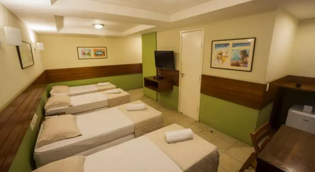 Четырёхместный номер Standard Portal Da Praia Hotel