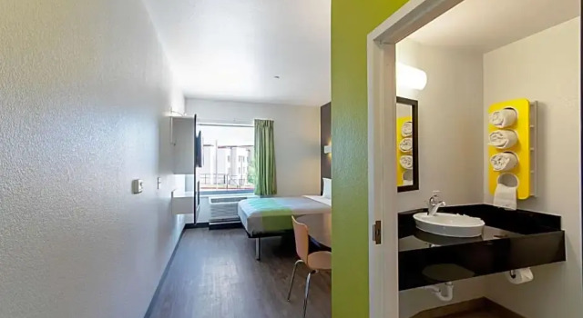 Номер Standard Motel 6 Austin Airport