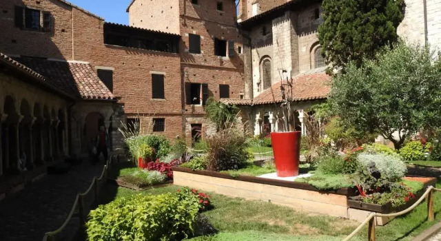 Appartement dans le cloître Saint Salvy à Albi., Book Lejlighed Lejligheder i Albi, Lejlighed