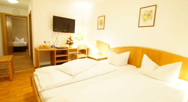 Трёхместный номер Comfort с 2 комнатами Hotel Spitzenpfeil