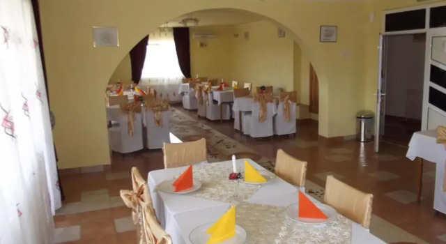 Motel Moara Veche, Varaa Motelli Hotellit Carpathians - Romania uima-altaalla, Uima-allas