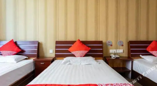 Huidu Business Hotel