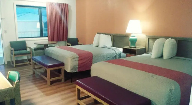Четырёхместный номер Standard Motel 6-Madras, OR