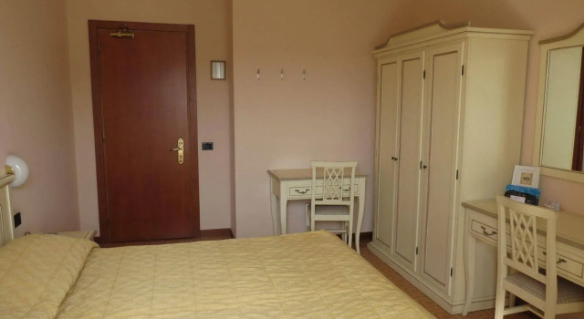 La Quiete Park Hotel, Забронировать Отель Отели в центре Манерба, в центре, Парковка