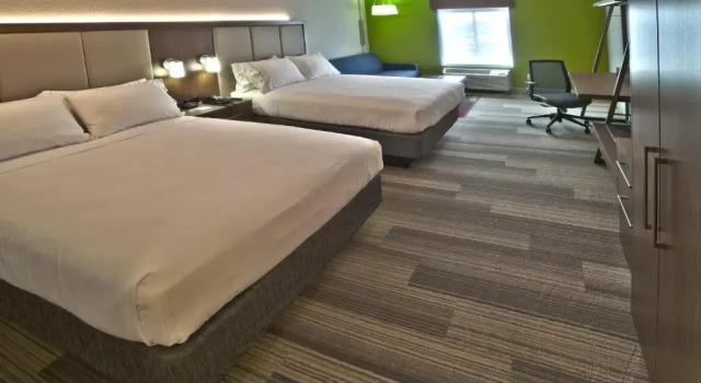 Четырёхместный люкс Holiday Inn Express & Suites Evansville North by IHG