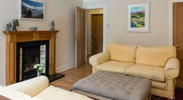 Luxury Escape with Garden and Parking, Забронировать Отель Бизнес-отели Эдинбурга, рядом с Vietnam House Art Gallery, 4* 5*