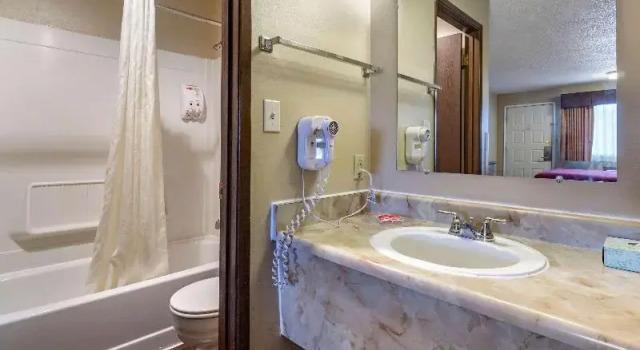 Четырёхместный номер Standard Econo Lodge Ellensburg Near University