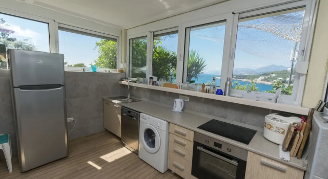 Апартаменты Цокольный этаж с 3 комнатами с балконом House SPA Carpe Diem with the best sea view