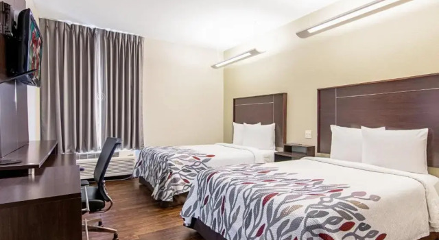 Четырёхместный номер Deluxe Red Roof Inn Locust Grove