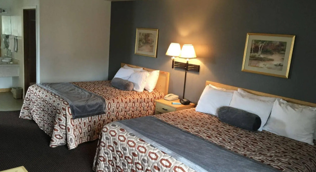 Moose Creek Lodge & Suites, Забронировать Отель Отели Коуди с бассейном, Бассейн