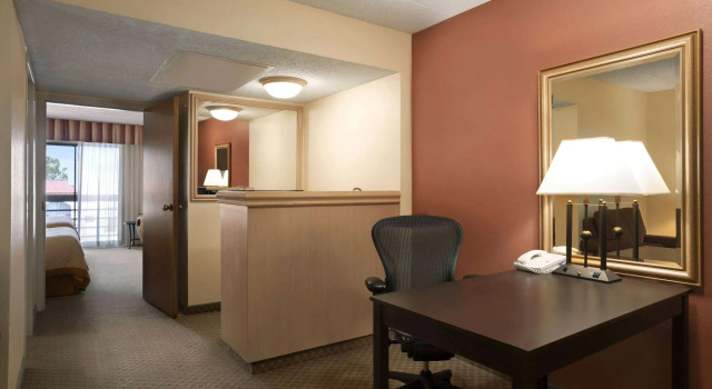 Wyndham El Paso Airport and Water Park, Rezerwuj Hotel Hotele w El Paso z parkingiem, Parking
