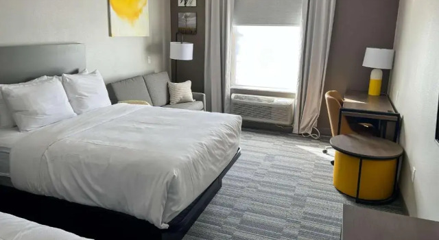 Четырёхместный люкс Comfort Inn & Suites