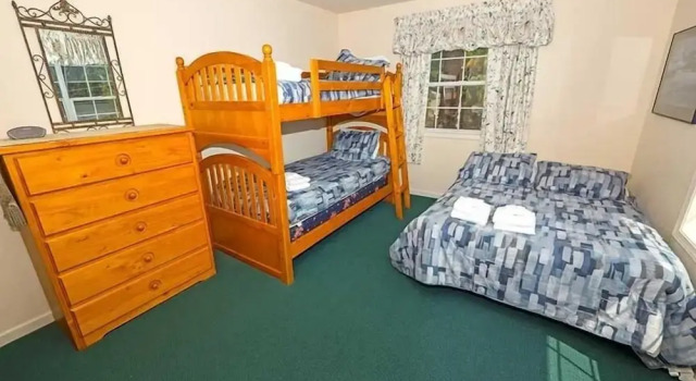 Коттедж 2184 Marshall Trail 5 Bedroom Home by RedAwning