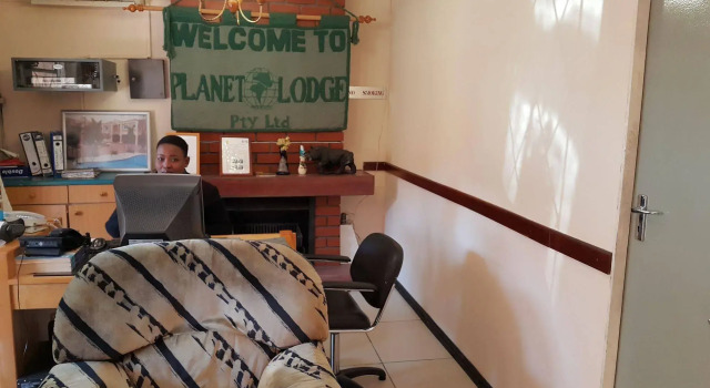 Planet Lodge 1, Rezerwuj Hotel Hotele w Gaborone z basenem, w pobliżu River Walk, Basen