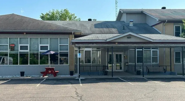 Bears Den Lounge and Motel, Varaa Motelli  