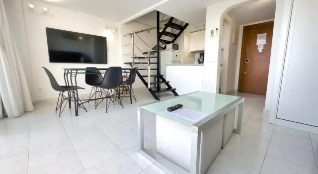 Апартаменты Skol 514 East Facing Duplex Apartment with Sea Views
