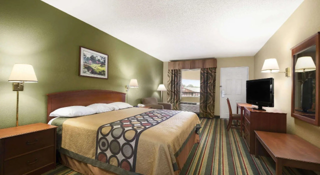 Двухместный номер Standard Super 8 by Wyndham Meridian