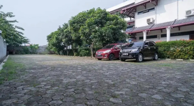 RedDoorz Plus near Pasar Anyar Bogor