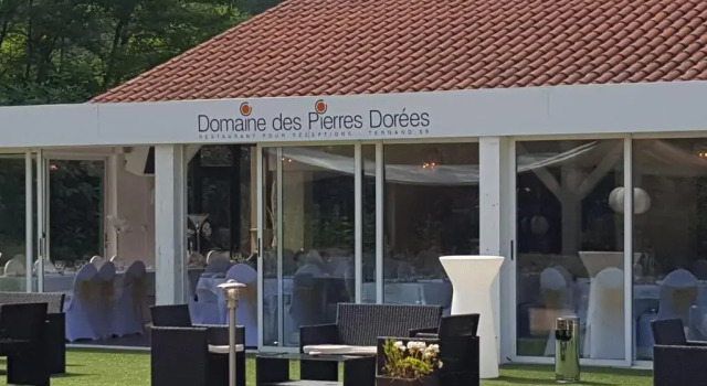 Коттедж с 3 комнатами Hôtel Domaine des Pierres Dorées