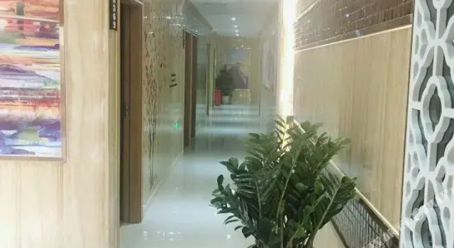 Lanhai Yashe Hotel, Rezerwuj Hotel Hotele w Shenzhen z parkingiem, Parking