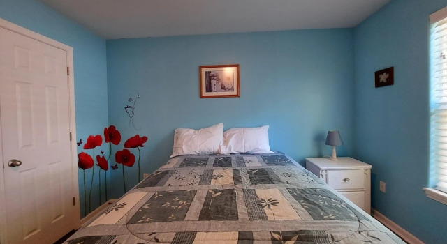Коттедж Blue Bird Hill with Deck & Middle of Branson Location