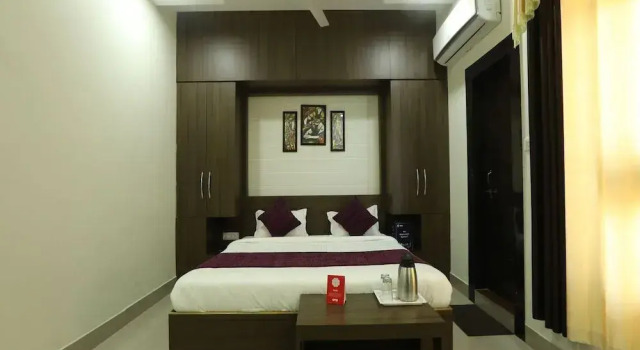 OYO 10472 Hotel Queen