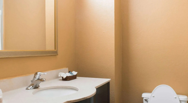 Четырёхместный люкс Americas Best Value Inn & Suites-Griffin