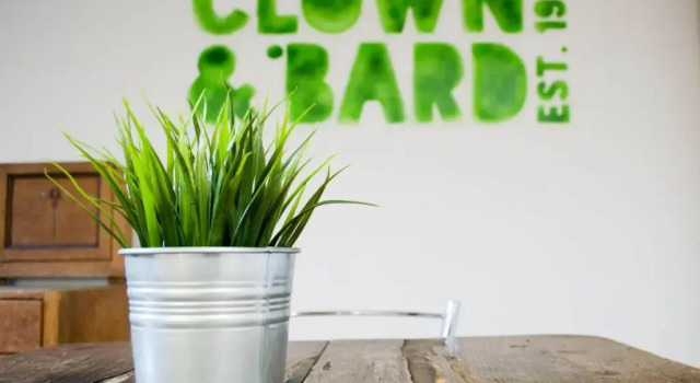 Bett im Wohnheim Clown and Bard Hostel