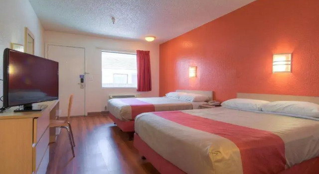 Четырёхместный номер Standard Motel 6-Santa Ana, CA