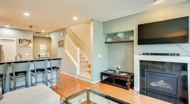 Апартаменты Walk to Local Shops & Eats! Quaint Issaquah Home