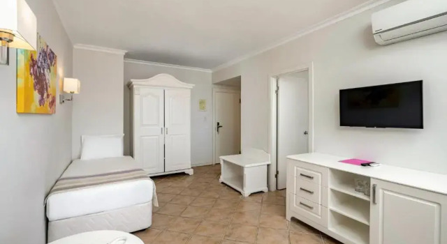 Standardowy rodzinny pokój İz Flower Side Beach Hotel