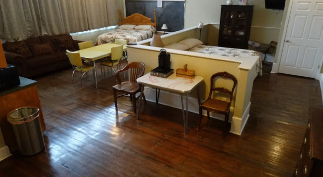 Люкс Davie School Inn